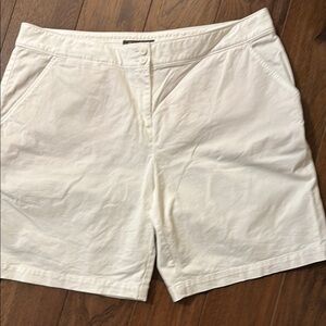 Like New Tommy Bahama Women's White Bermuda Shorts
